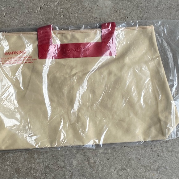 Lancôme Large Khaki & Red Waterproof Tote -  NEW - Picture 2 of 3